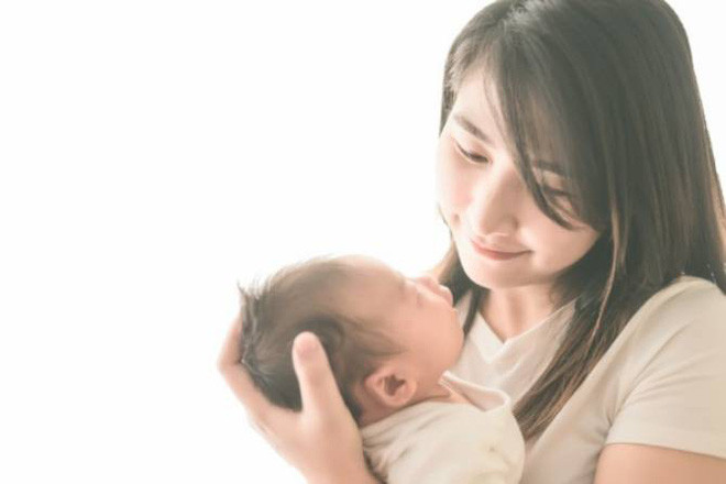 Khoa học chứng minh mẹ càng ôm con nhiều, trí não con càng phát triển