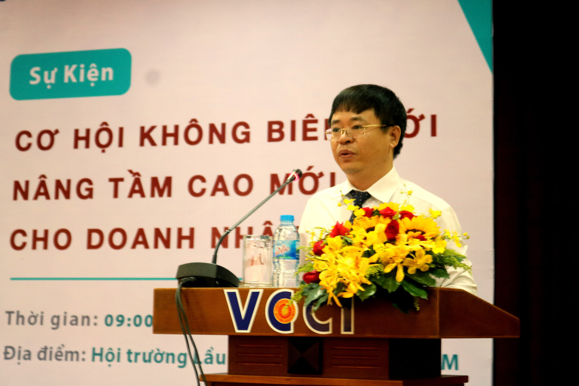 Ông Trần Ngọc Liêm - Phó giám đốc VCCI TP.HCM khai mạc sự kiện