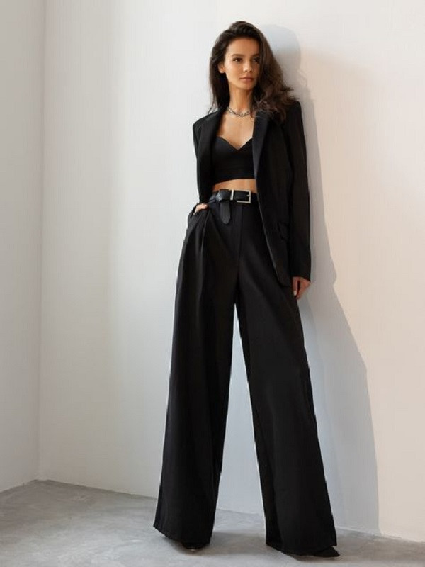Outfit đi đám cưới cho nữ cá tính.