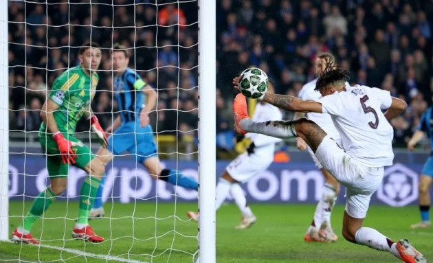 Pha cứu thua ấn tượng của Tyrone Mings