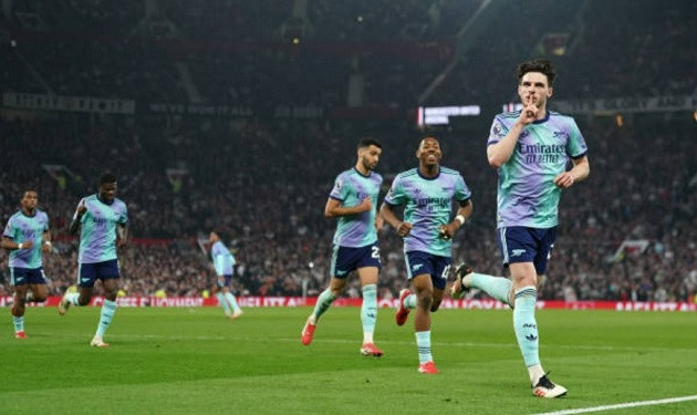 Chỉ bằng một quả phạt, Bruno nhấn chìm hy vọng vô địch của Arsenal