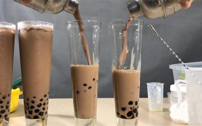 Pha trà và sữa theo tỷ lệ chuẩn