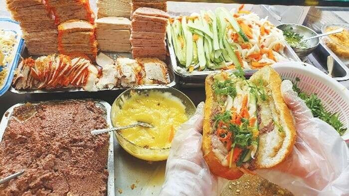 Phí nhượng quyền bánh mì Cô Ba