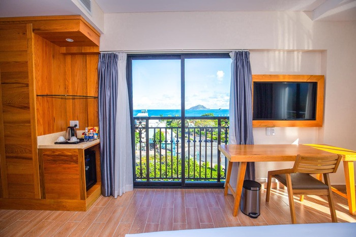 Phòng Deluxe Corner Sea View tại khách sạn Marina Bay Côn Đảo