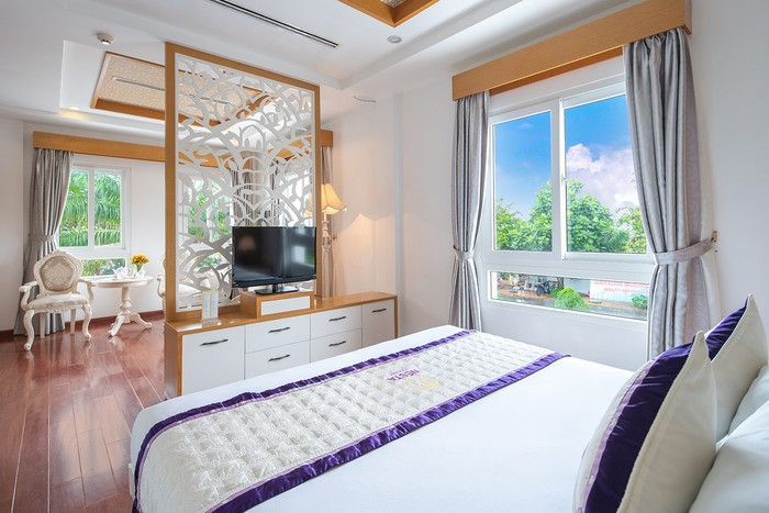 Phòng Deluxe River View tại khách sạn Nesta Cần Thơ