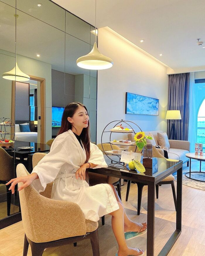 Phòng Deluxe Twin tại Citadines Marina Hạ Long