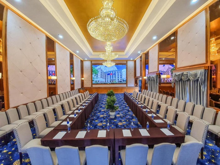 Phòng hội nghị hiện đại tại khách sạn