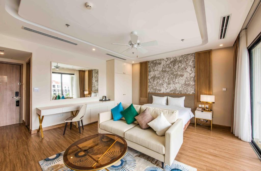 Phòng khách của căn hộ mẫu The 5Way Phú Quốc