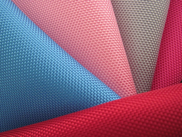 Polyester lên màu nhuộm rất tốt