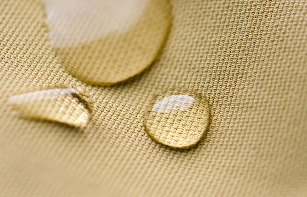 Polyester với khả năng chống nước tương đối tốt