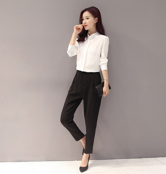 Quần baggy kết hợp với áo sơ mi thanh lịch