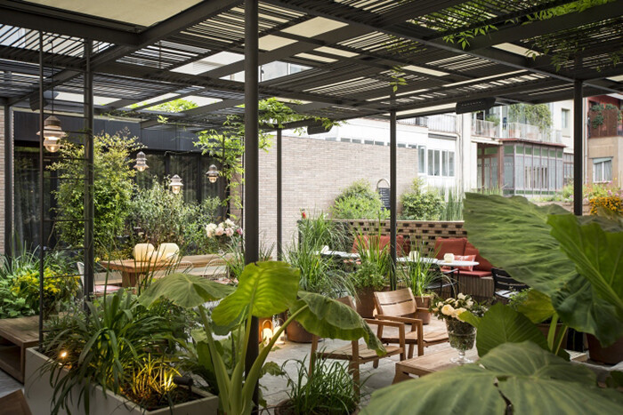 Quán cafe sân vườn nhỏ trong nhà