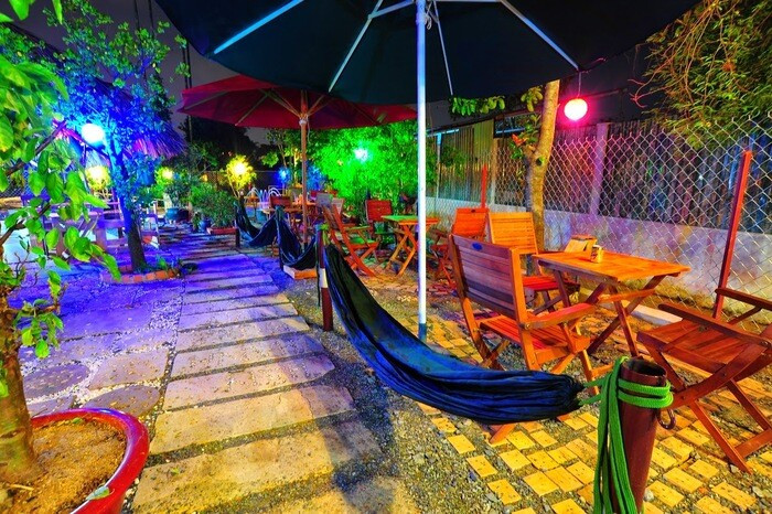 Quán cafe sân vườn võng