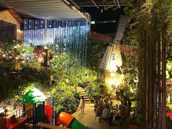 Quán cafe sân vườn vui chơi
