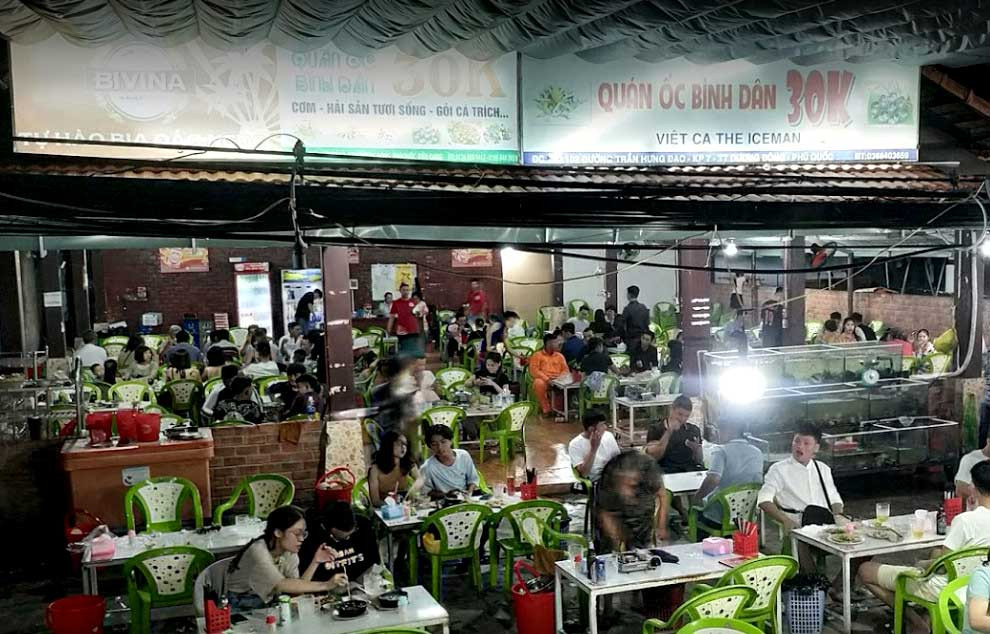 Quán ốc 30k Phú Quốc hút khách