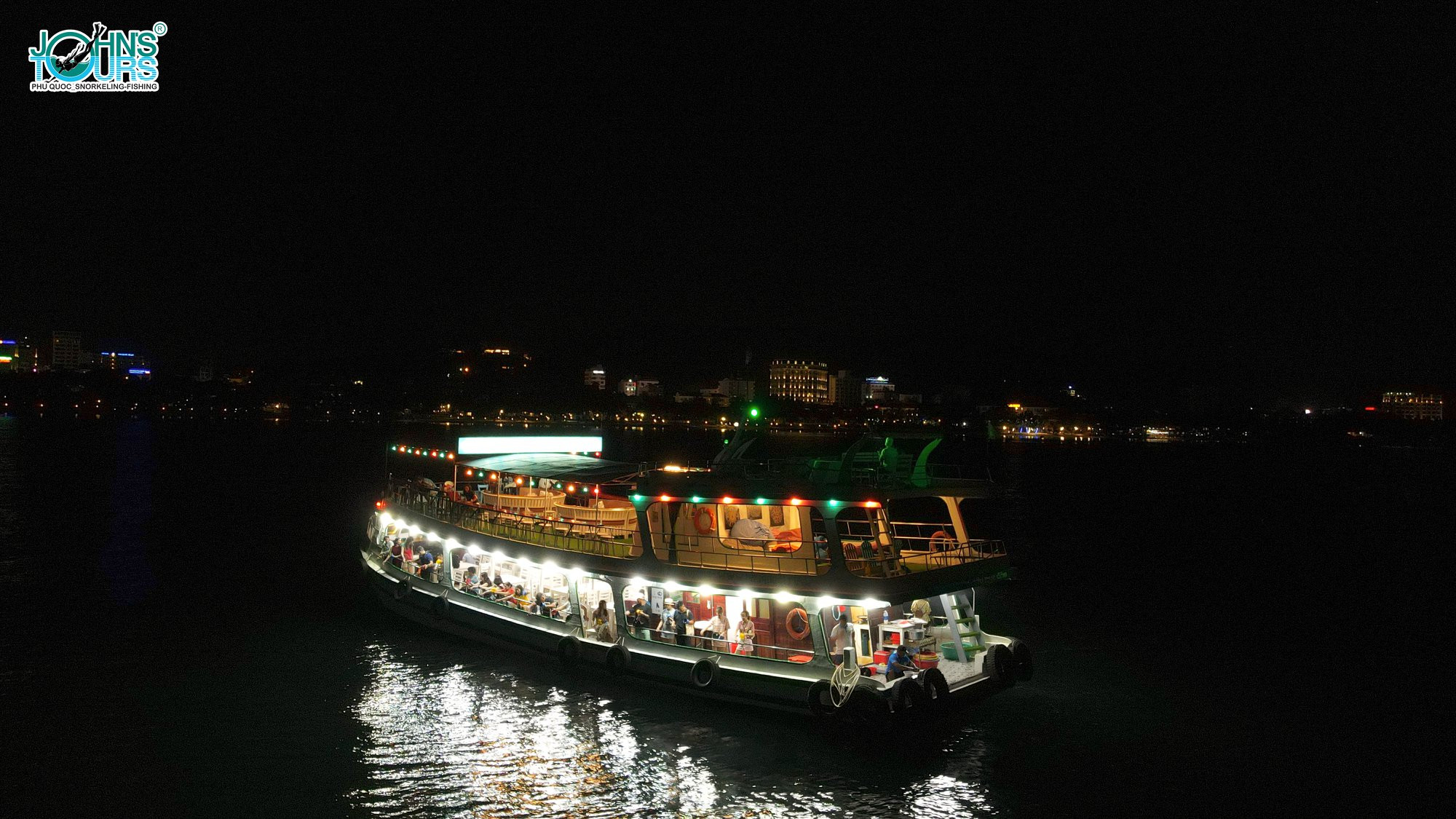 Ra khơi câu mực đêm Phú Quốc