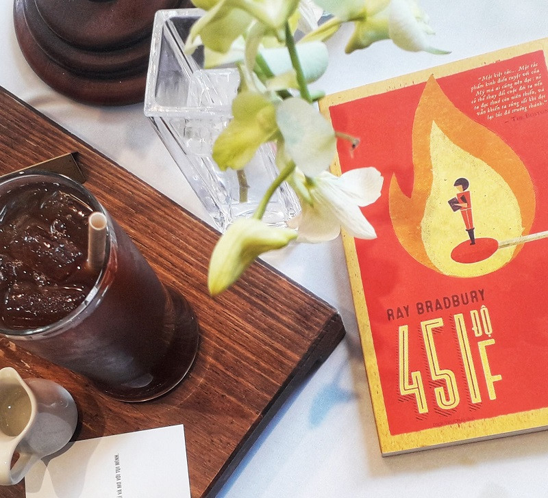 Review sách 451 độ F của Đồng Vũ
