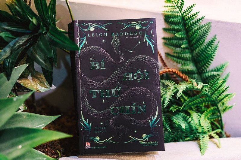 Review sách Bí hội thứ chín – Leigh Bardugo