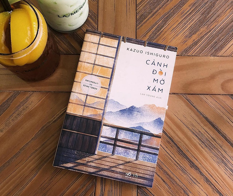Review sách Cảnh đồi mờ xám của Thi Le