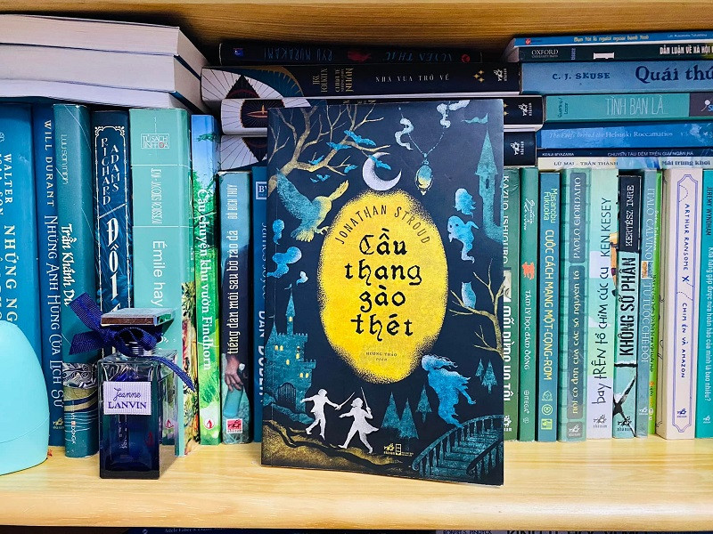 Review sách Cầu thang gào thét