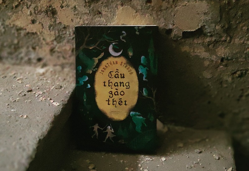 Review sách Cầu thang gào thét