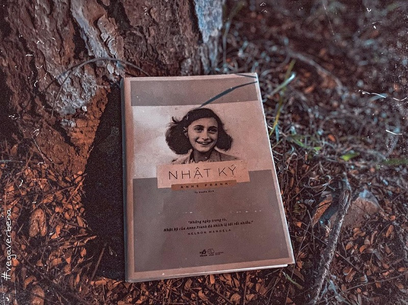 Review sách Nhật ký Anne Frank của Vega