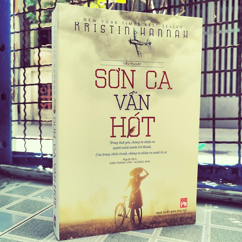 Review sách Sơn ca vẫn hót