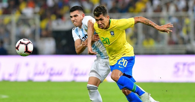 Roberto Firmino sẽ là thử thách lớn cho Otamendi