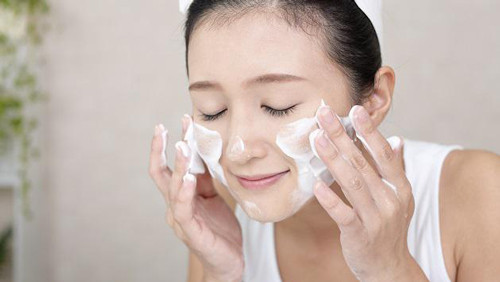 Rửa mặt 2 lần 1 ngày