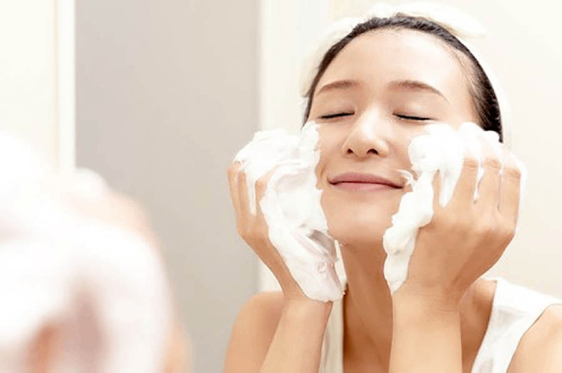 Rửa mặt sạch sẽ với sản phẩm phù hợp