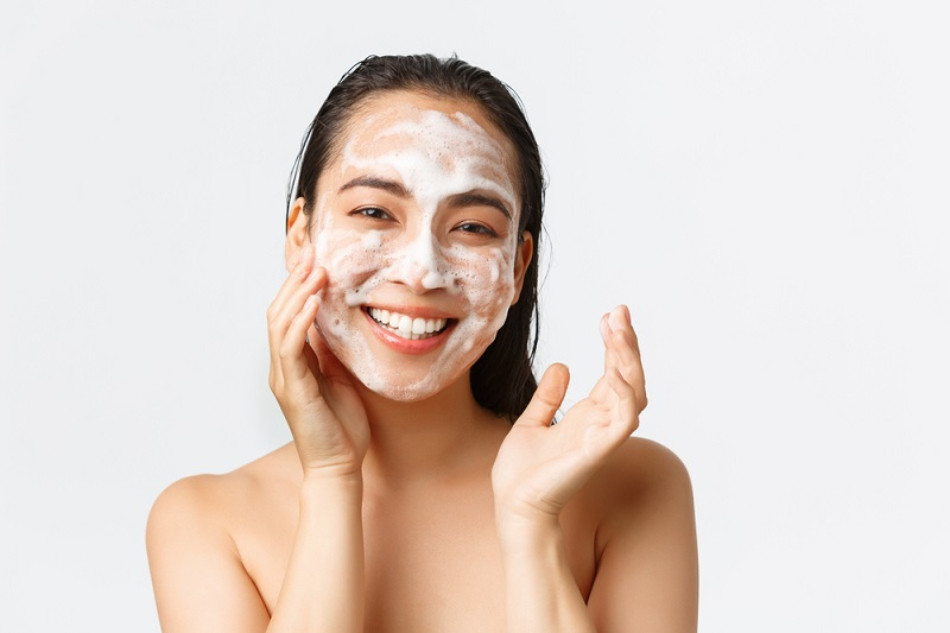 Rửa mặt vào buổi sáng và buổi tối