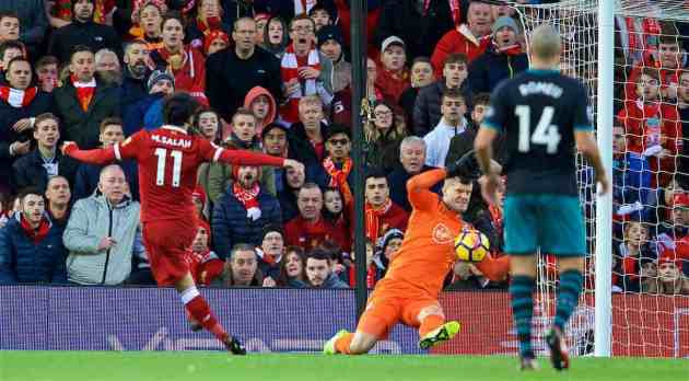 Liverpool vs Southampton: Salah ‘san bằng’ đường biên