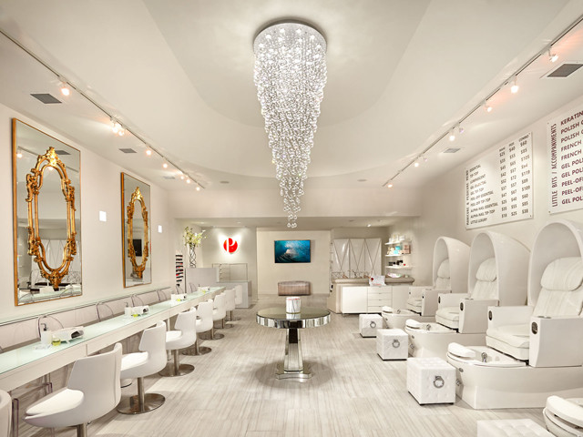 Salon làm đẹp - nơi gắn bó với nhu cầu làm đẹp của phụ nữ Canada