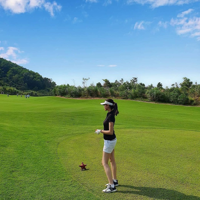 Sân golf ngay trong khuôn viên FLC Hạ Long Bay Luxury Resort