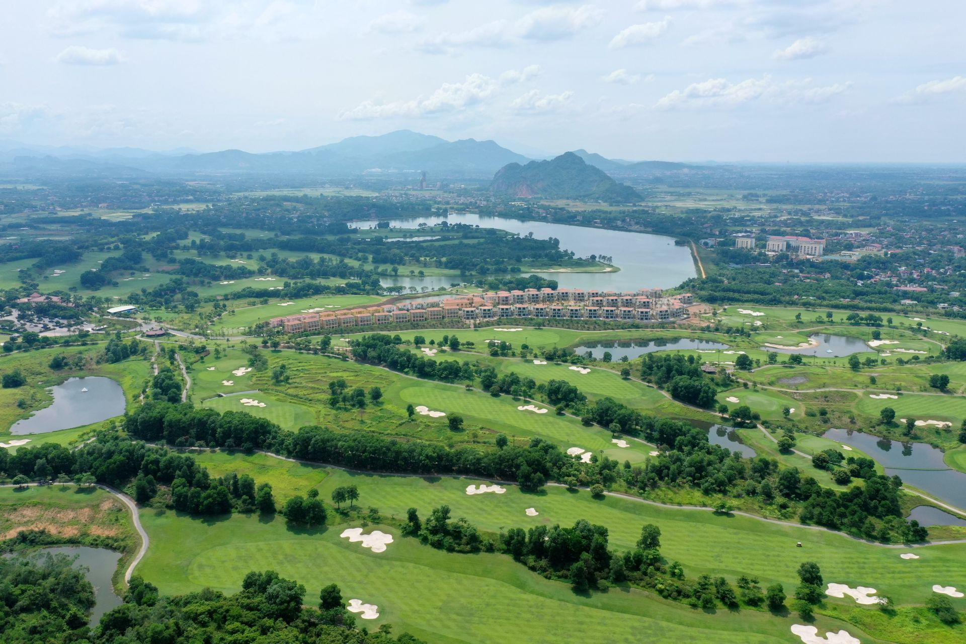 Sân Golf Sky Lake Chương Mỹ