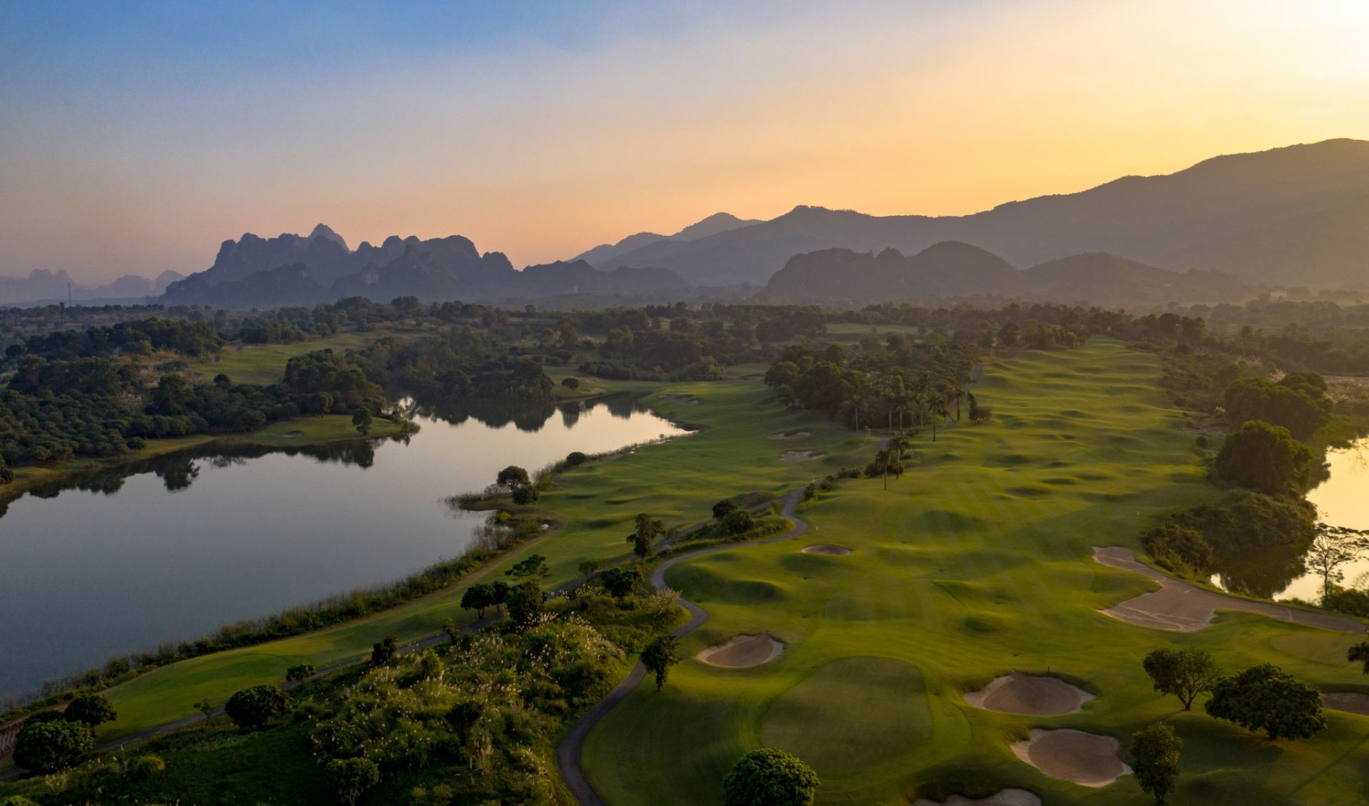 Sân gôn (golf) Skylake Resort & Golf Club