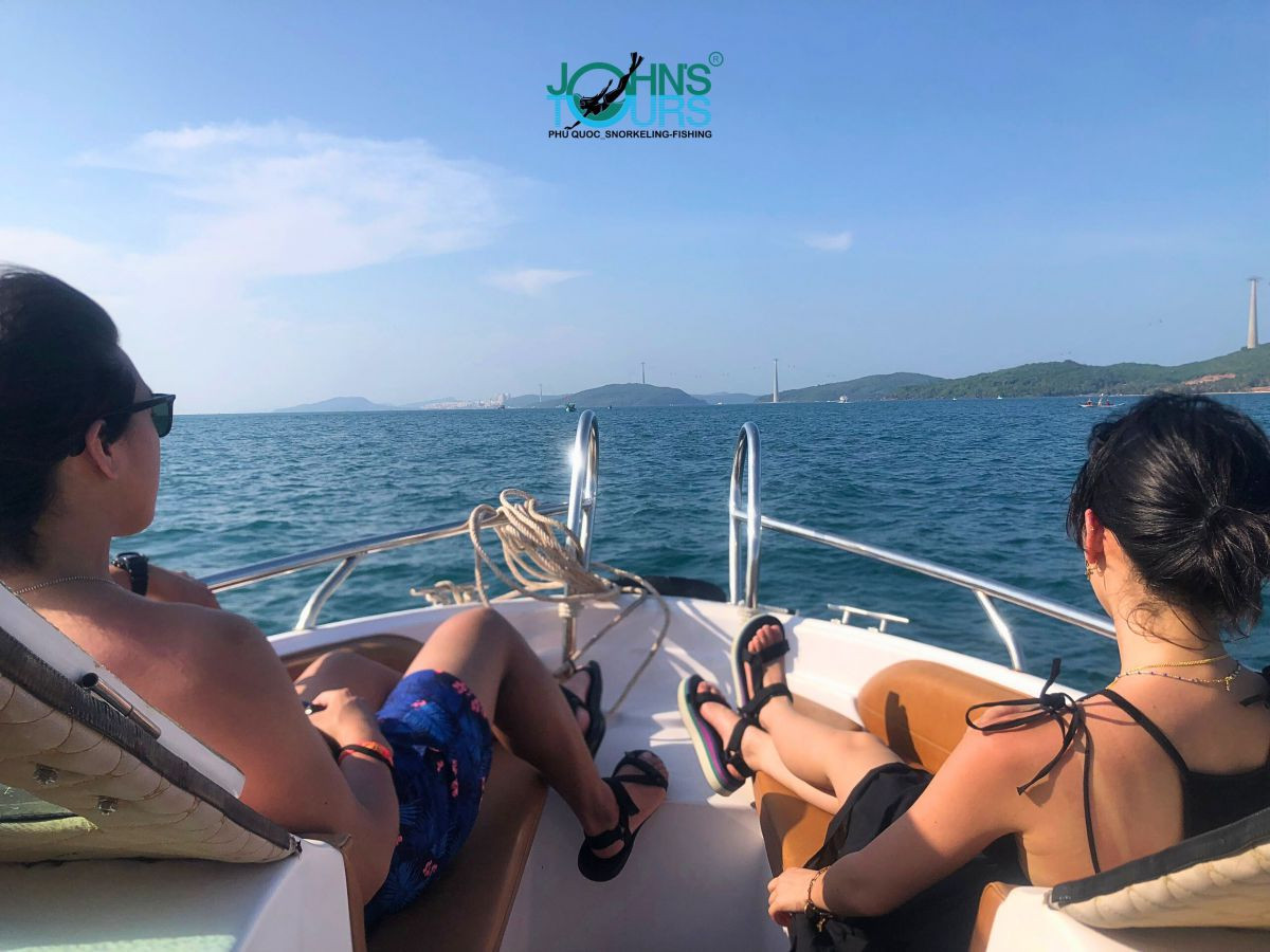 Sẵn sàng cho chuyến du ngoạn trên biển với Water Bus chưa nào?