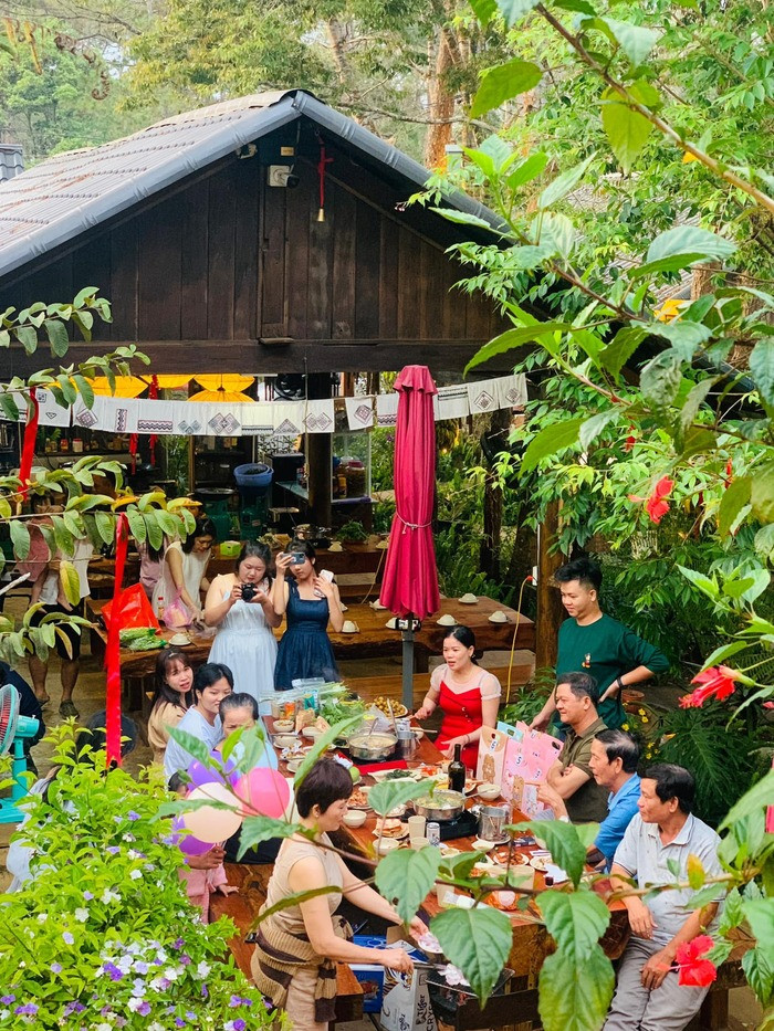 Sân vườn tại Alba-ra Homestay