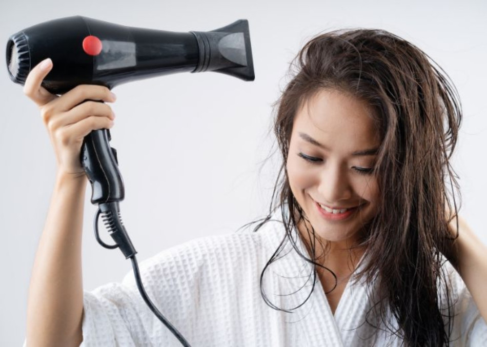 Sau khi hoàn thành xong các bước trên thì bạn cần làm khô tóc