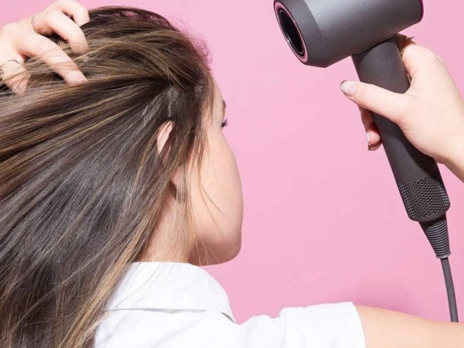 Sấy tóc đúng cách để giữ nếp