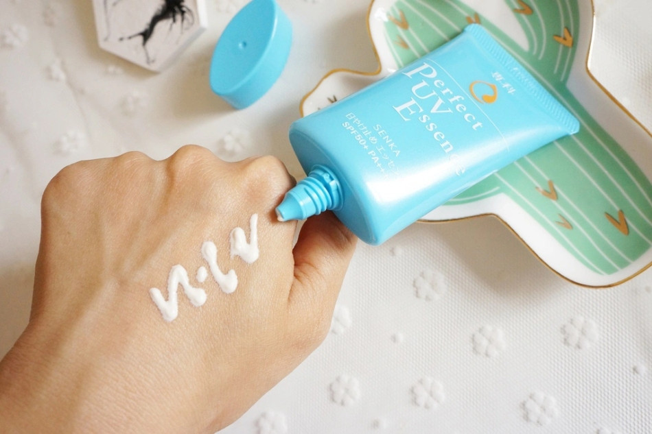 Senka Perfect UV Essence