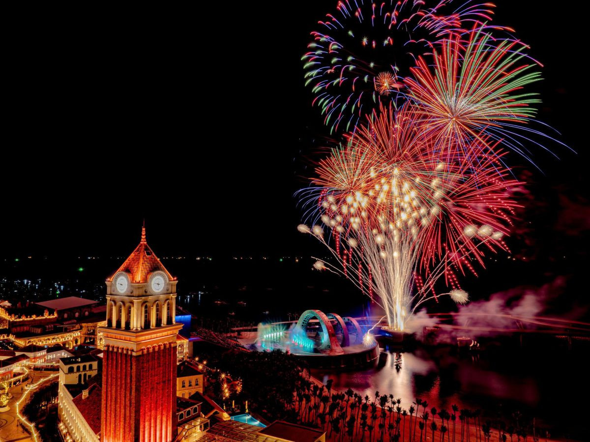 Show diễn Kiss Of The Sea, Thị trấn Hoàng Hôn, Phú Quốc