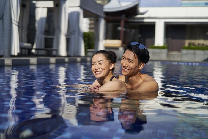 Singapore Marriott Tang Plaza - Bể bơi ngoài trời thoáng đãng cho gia đình thư giãn