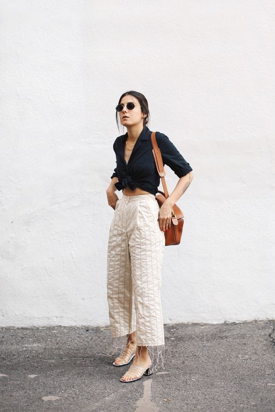 Sơ mi croptop buộc vạt cùng quần culottes lịch sự