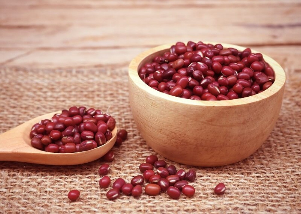 Sử dụng bột đậu đỏ làm trắng da khi trong thời kỳ ở cữ rất an toàn và lành tính.