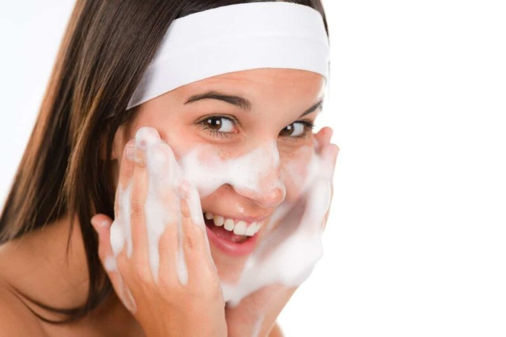 Sử dụng các sản phẩm làm sạch dịu nhẹ