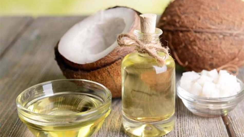 Sử dụng dầu dừa giúp tóc chắc khỏe