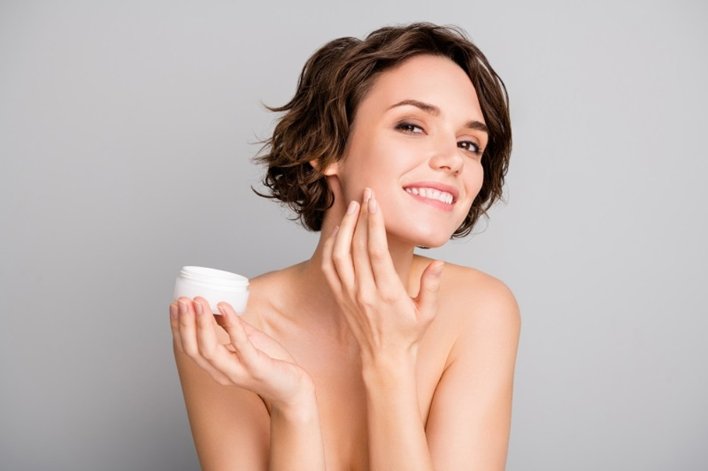 Sử dụng dưỡng ẩm để duy trì làn da ẩm mịn và mềm mại