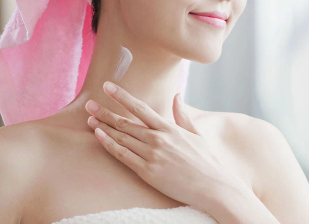 Sử dụng kem chống lão hóa cho da vùng cổ