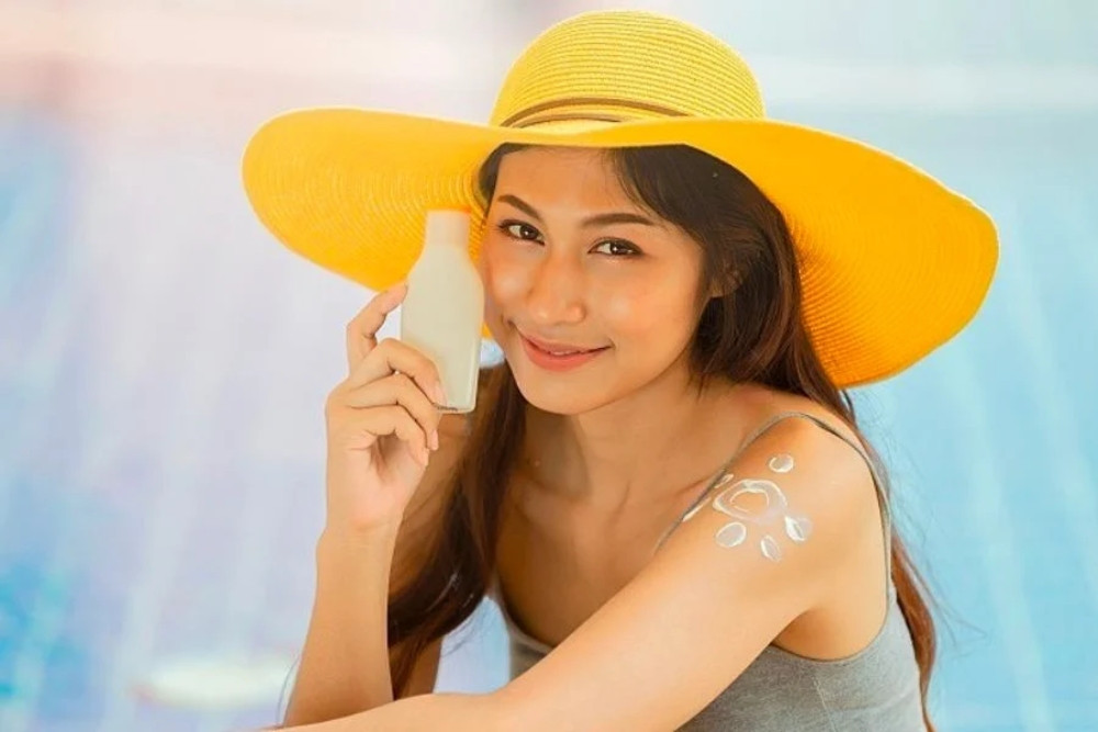 Sử dụng kem chống nắng giúp bảo vệ da khỏi tia UV